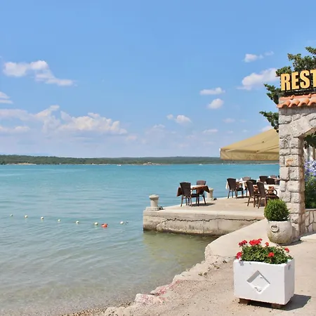 In - Insel Krk 13583 * سيلو